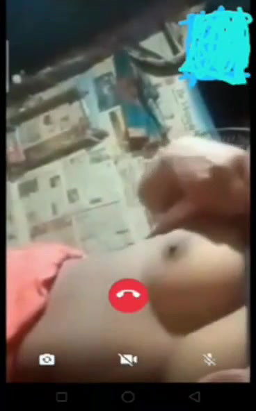 ladki ne vc mein apni chuche dikhayi