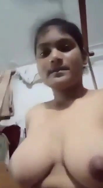 kapde kholke chut dikhayi