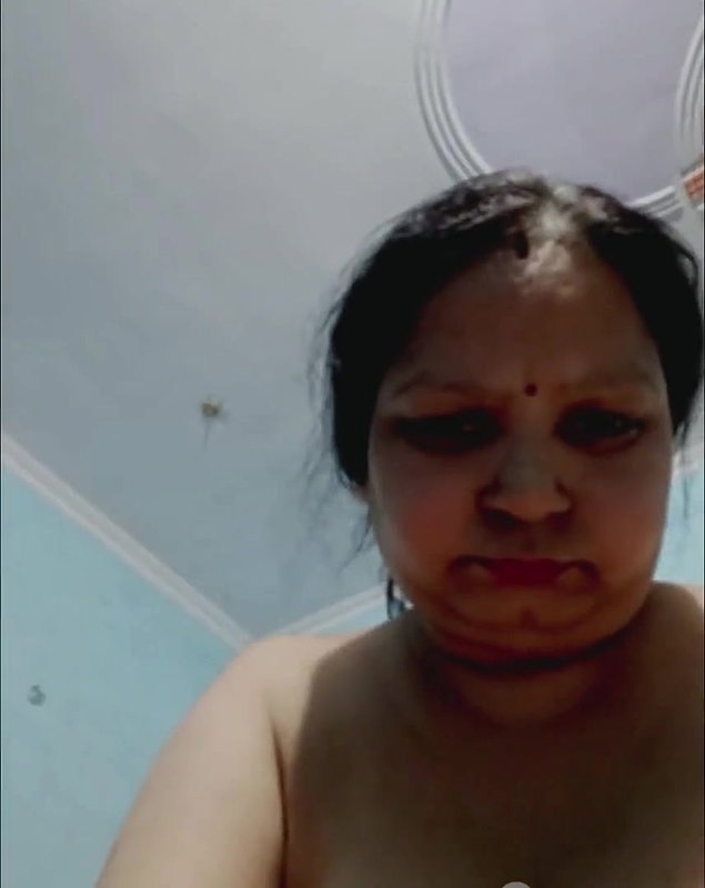 dadi ne badi badi chuche dikhayi