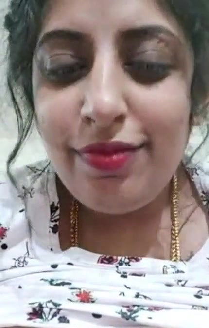 tanker bhabhi showing big boobs