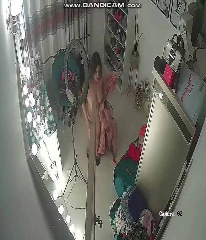 Bengali Famous Celebrity Babe Nude Captured In A Hotel CCTV