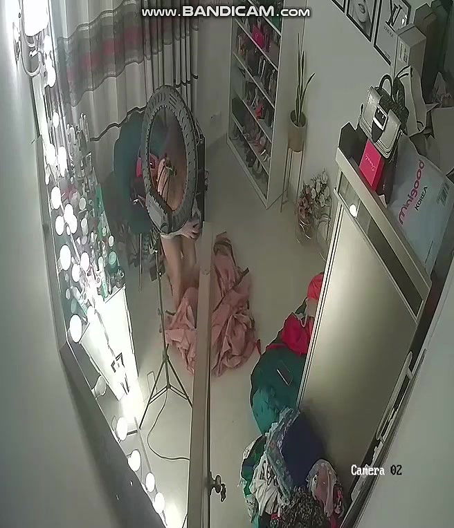 Bengali Famous Celebrity Babe Nude Captured In A Hotel CCTV