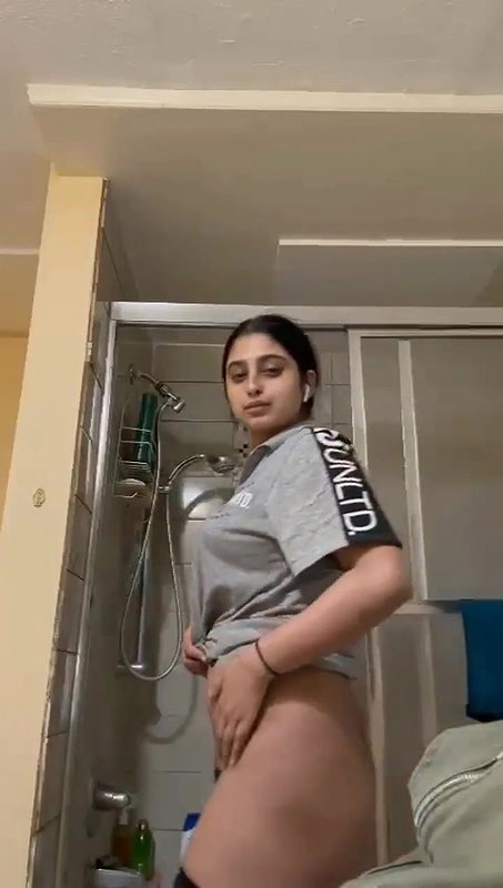 dress kholke nude dikhayi