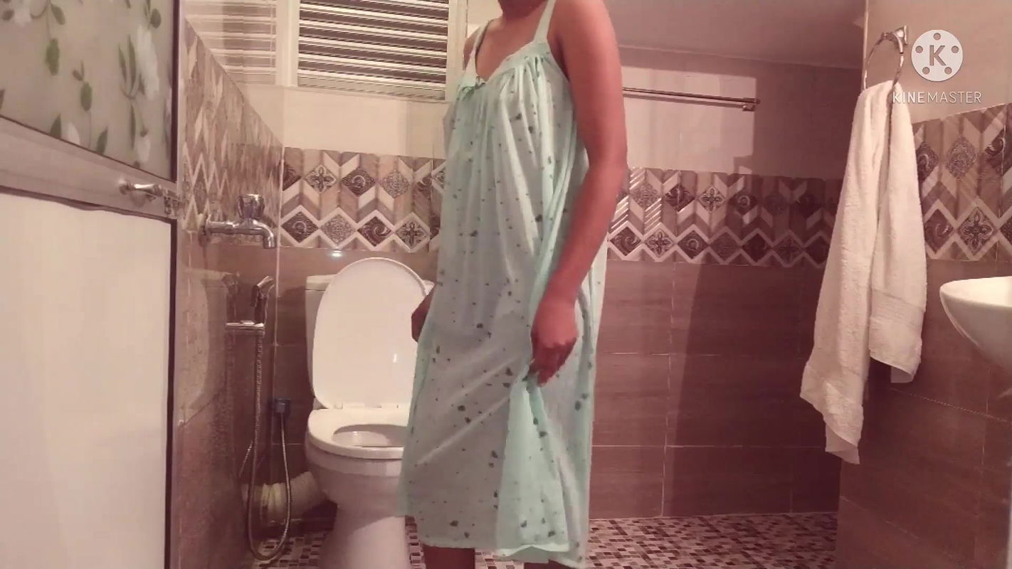 nude bath and pussy fingering