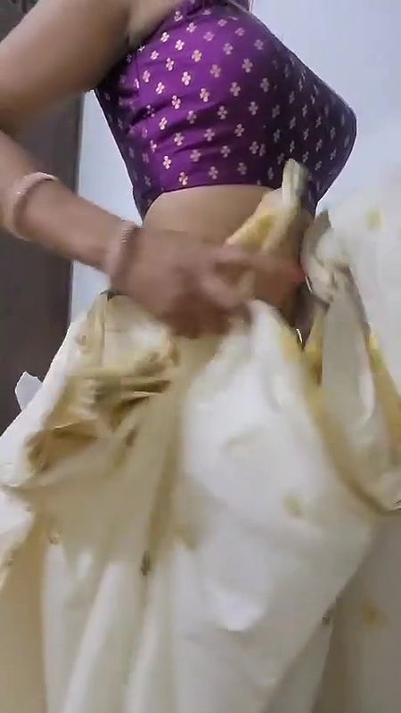 mallu girl taking of saree