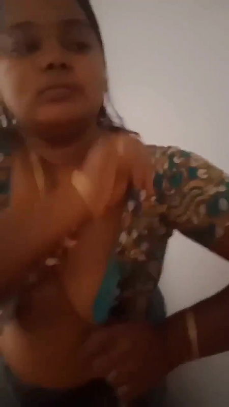 Tamil wife dress change
