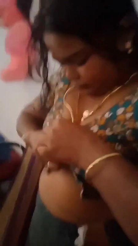 Tamil wife dress change