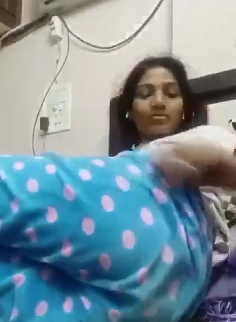 pant kholke chut or gand dikhayi