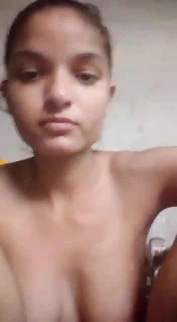 Desi village girl show her nude