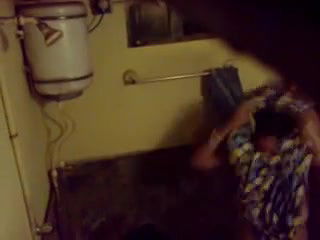 chubby aunty nude bath