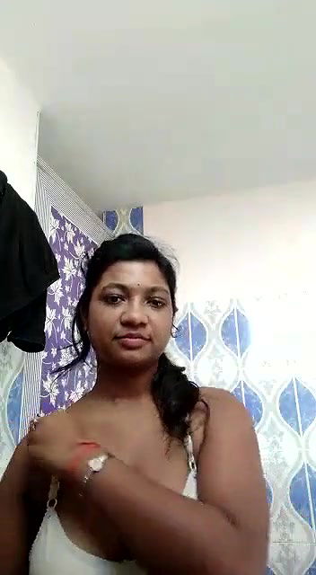 Desi girl show her big boobs