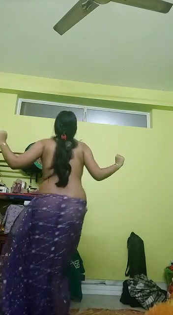 Naughty aunty dancing nude show
