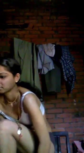 slim girl nude boobs show