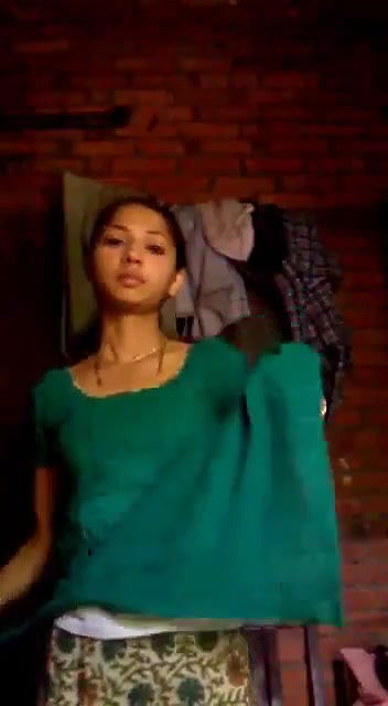 slim girl nude boobs show