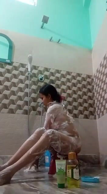 nude bath of curvy bhabhi