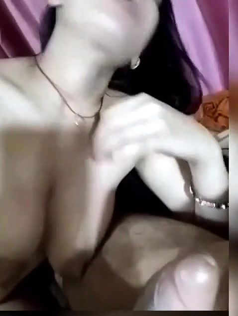 Sexy Indian girl sucking dick