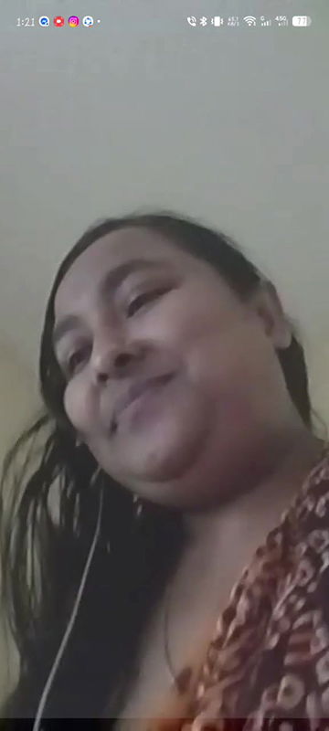 Bigass Hijabi Babe Showing Everything