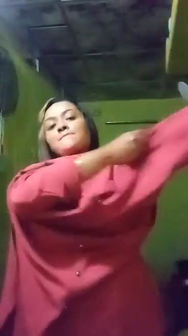 Married Chubby Bhabhi Showing Lover