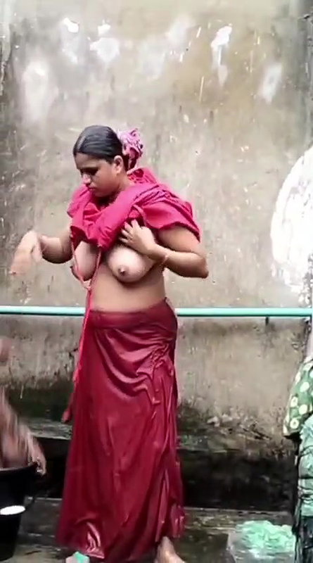 Neighbour Bhabhi Nude Secretly Recorded