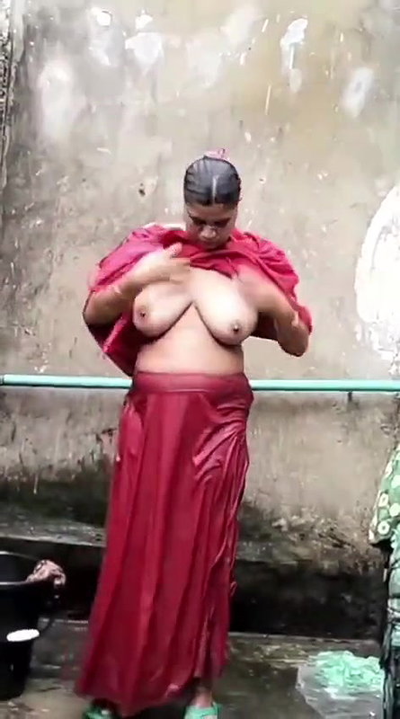 Neighbour Bhabhi Nude Secretly Recorded