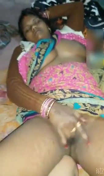 dehati bhabhi pussy rubbing