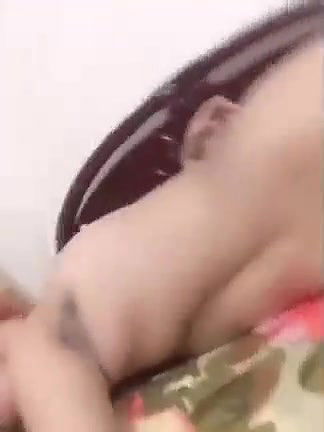 girl making nude video