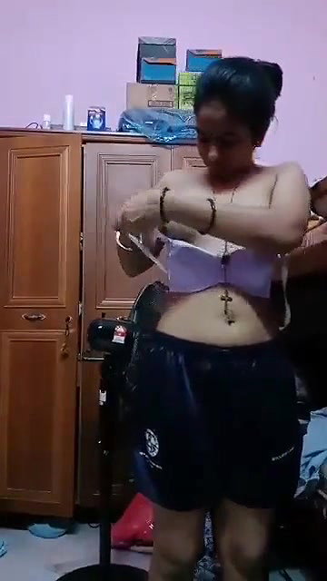 nude teen girl dressing up