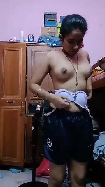 nude teen girl dressing up