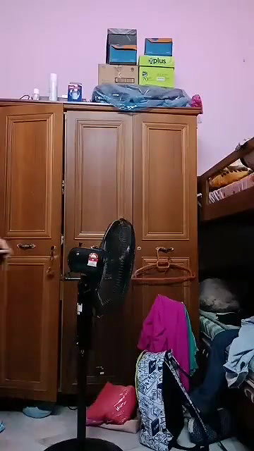 nude teen girl dressing up
