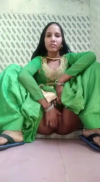 shalwar wearing girl pussy show