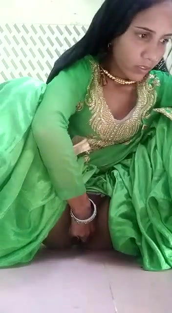 shalwar wearing girl pussy show