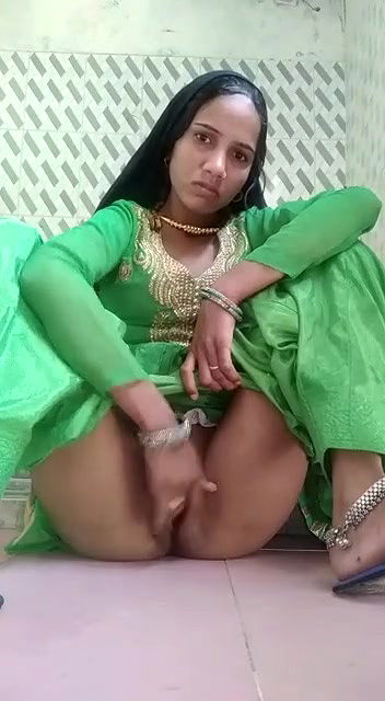 shalwar wearing girl pussy show