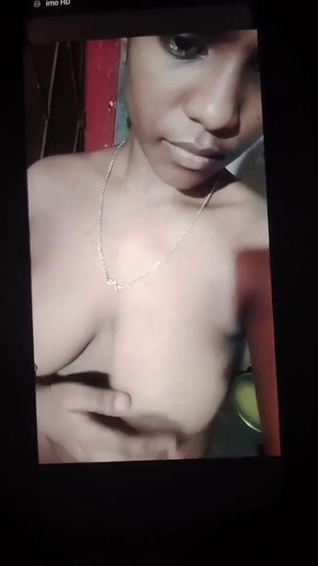 dark nipples girlfriend sitting nude and fingering