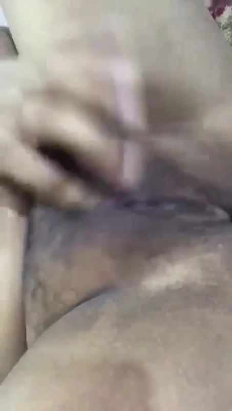 horny gf rubbing fingering