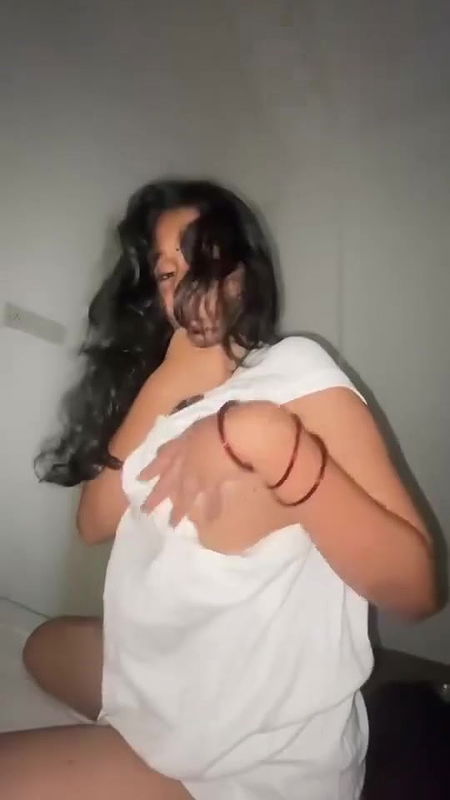 cute expressions girl show