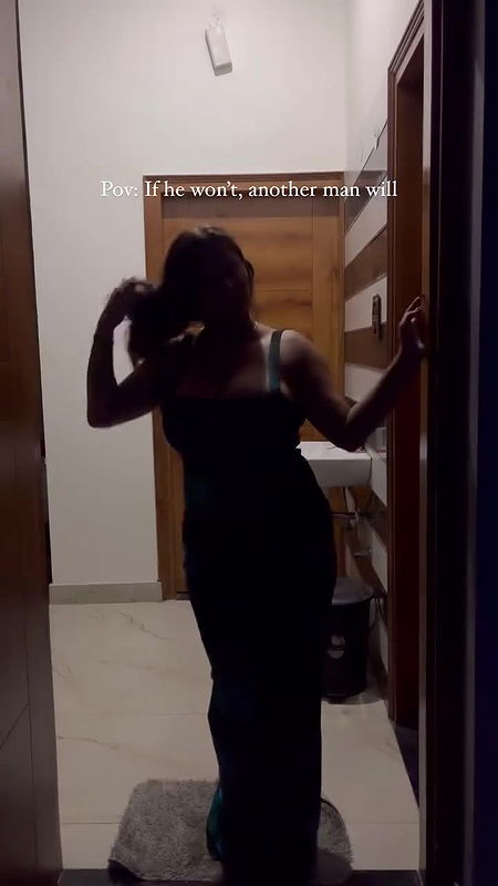 Famous Insta Model Viral Showing Pressing Huge Boobs   Lulustream mp4