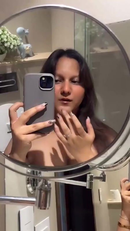 Famous Insta Model Viral Showing Pressing Huge Boobs   Lulustream mp4