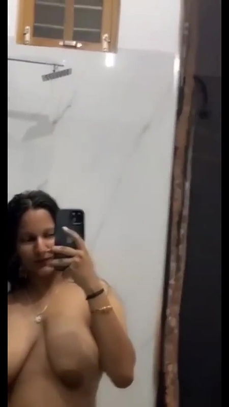 Famous Insta Model Viral Showing Pressing Huge Boobs   Lulustream mp4