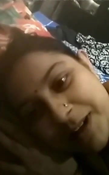 Desi Bhabhi show her Nude Video