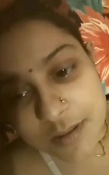 Desi Bhabhi show her Nude Video