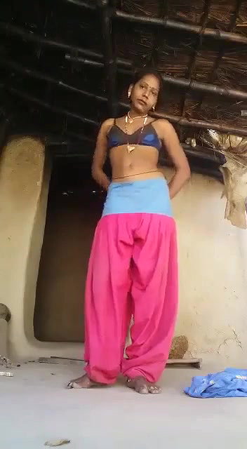 bhabhi dress kholke chut mein ungli kri