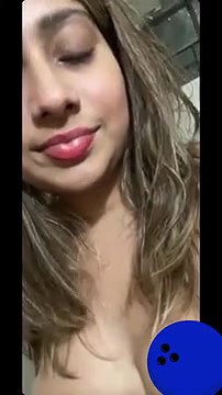 chubby girl nude show in bathroom