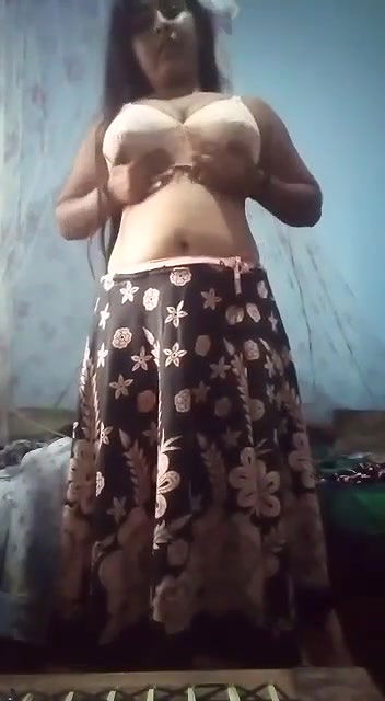 long hair cute girl nude show