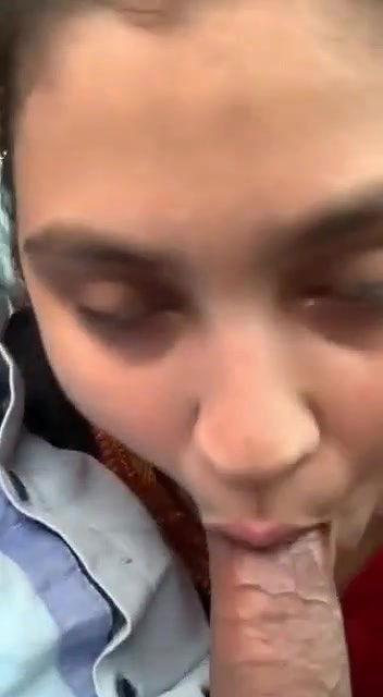 aunty blowjob in car