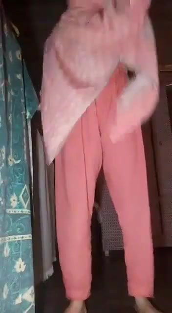 bhabhi pussy fingering in doggy style