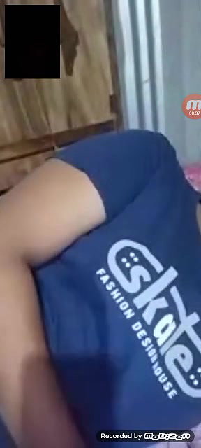ladki ne video call mein apni chuche dikhayi