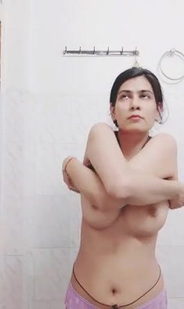 hot desi girl nude strip