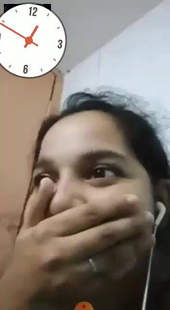 video call mein bhabhi ne chuche dikhayi