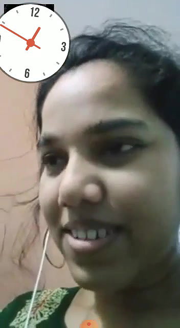 video call mein bhabhi ne chuche dikhayi