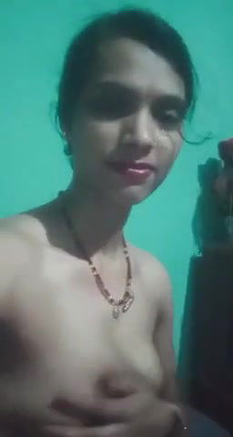 slim bhabhi making nude video